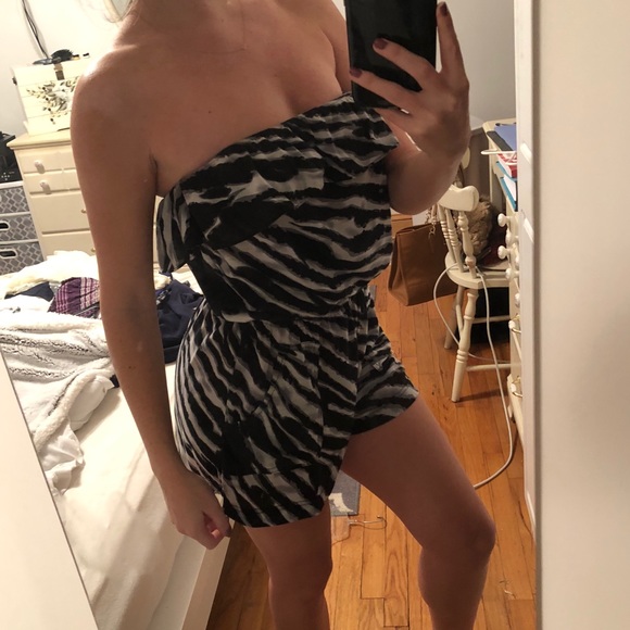 Zebra Print Strapless Romper - Picture 2 of 4